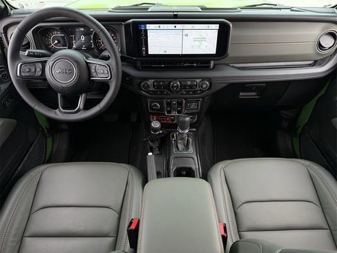 Used 2025 Jeep Gladiator Mojave image 9