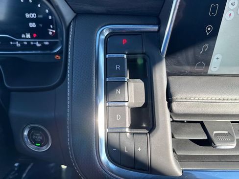 Used 2023 GMC Yukon XL SLT image 24