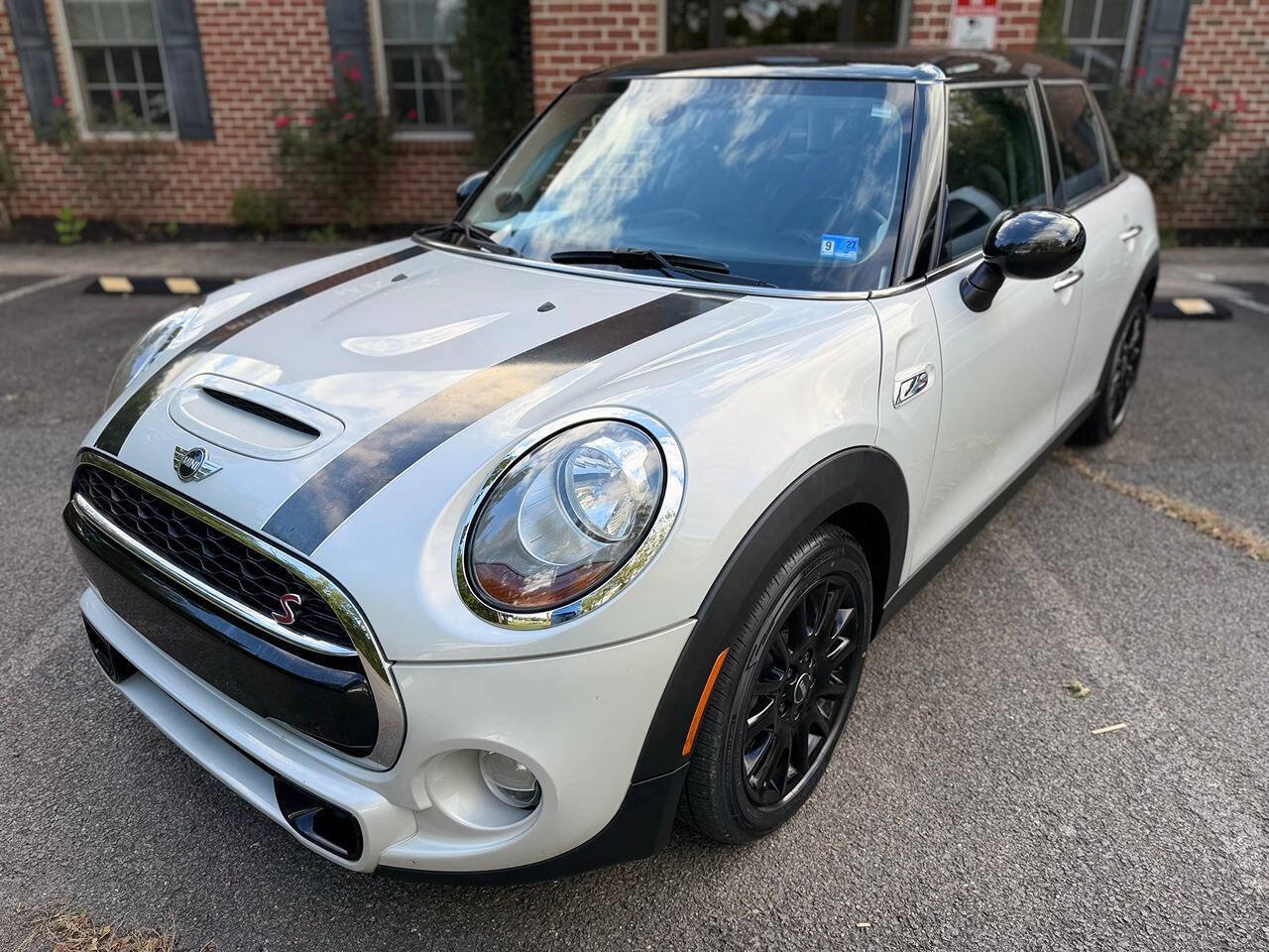 Used 2016 MINI Cooper S FWD image 1