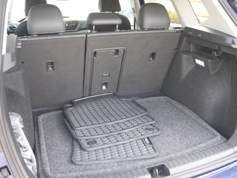 Used 2024 Volkswagen Taos SEL image 5