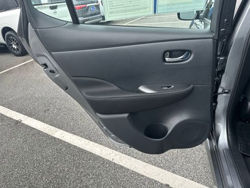 Used 2022 Nissan Leaf S image 21