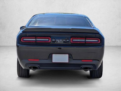 Used 2017 Dodge Challenger SXT RWD image 7