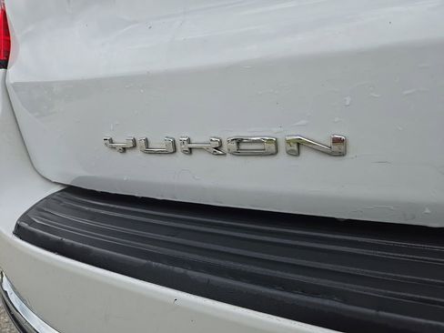 Used 2023 GMC Yukon XL SLT AWD/4WD image 5