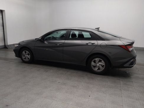 Used 2025 Hyundai Elantra SE FWD image 3