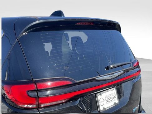 Used 2023 Chrysler Pacifica Touring-L FWD image 33
