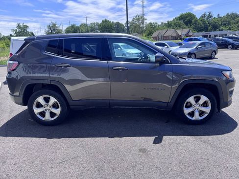 Used 2018 Jeep Compass Latitude w/ Cold Weather Group AWD/4WD image 6