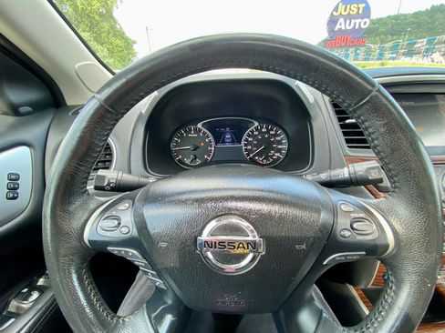 Used 2017 Nissan Pathfinder Platinum w/ Family Entertainment Package AWD/4WD image 20
