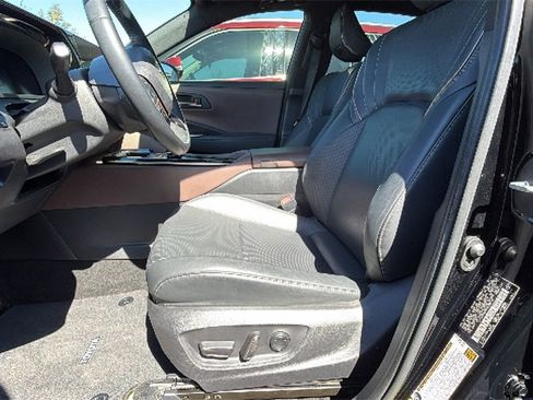 Used 2024 Toyota Crown Limited image 10