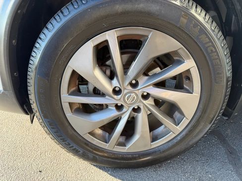 Used 2016 Nissan Rogue SL w/ SL Premium Package FWD image 31