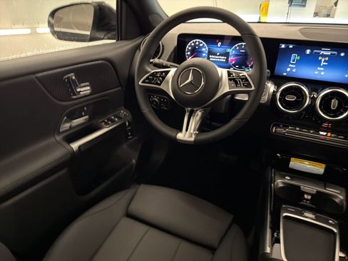 Used 2026 Mercedes-Benz GLB 250 image 26