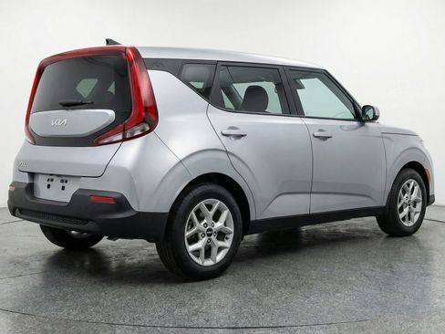 Used 2025 Kia Soul LX w/ LX Technology Package image 9