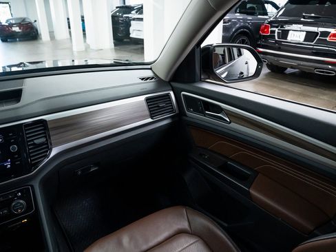 Used 2021 Volkswagen Atlas SEL Premium w/ Atlas Adventure Package image 11