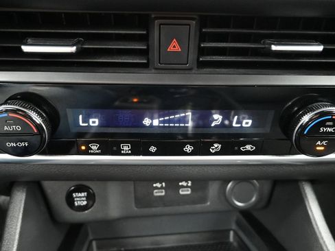 Used 2025 Nissan Rogue SV image 21