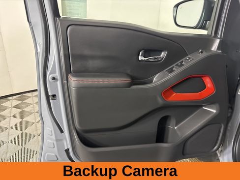 Used 2025 Nissan Frontier PRO-4X AWD/4WD image 9