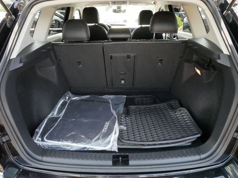 Certified 2023 Volkswagen Taos SE AWD/4WD image 18