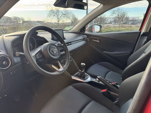 Used 2019 Toyota Yaris LE image 8