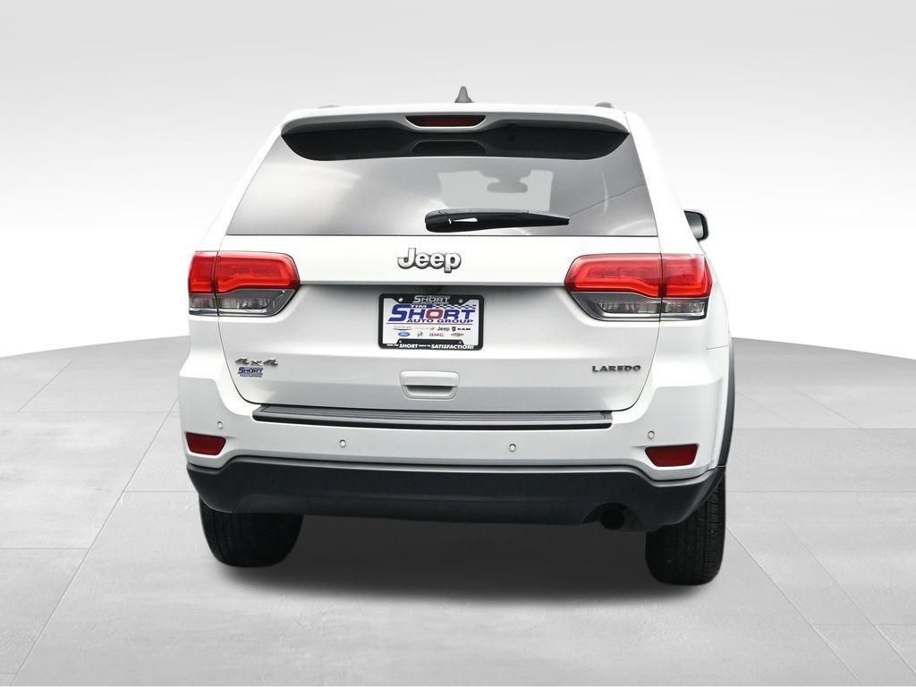 Used 2019 Jeep Grand Cherokee Laredo w/ Security & Convenience Group AWD/4WD image 4