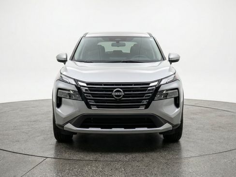 Used 2025 Nissan Rogue SV AWD/4WD image 2