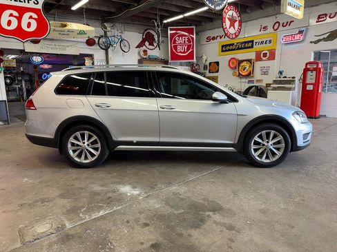 Used 2017 Volkswagen Golf Alltrack SEL image 6