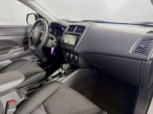 Used 2025 Mitsubishi Outlander Sport AWD image 28
