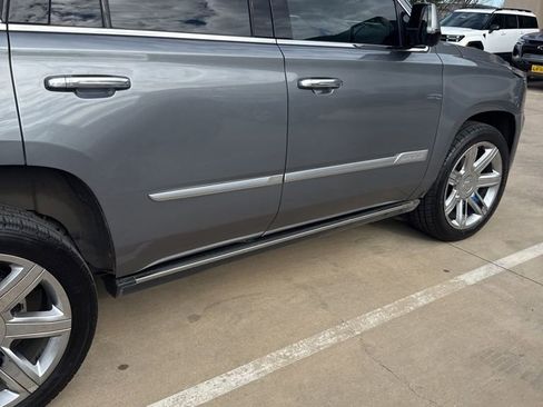 Used 2019 Cadillac Escalade Premium Luxury image 9