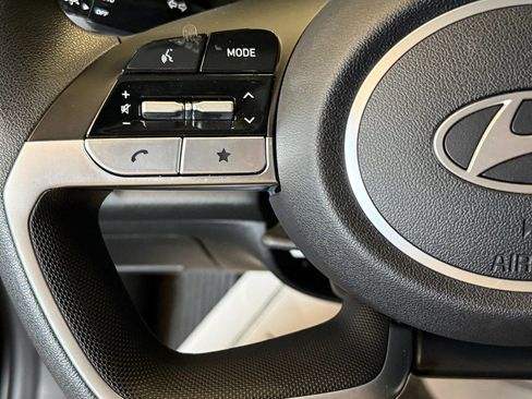 Used 2025 Hyundai Elantra SE image 10