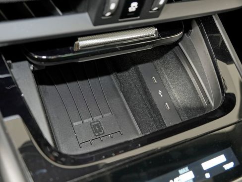 Certified 2024 Porsche Cayenne Turbo AWD/4WD image 39