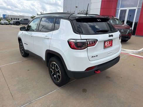 Used 2025 Jeep Compass Trailhawk AWD/4WD image 3