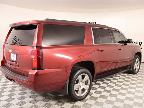 Used 2020 Chevrolet Suburban LT w/ Luxury Package AWD/4WD image 21