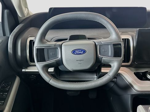 Used 2025 Ford Expedition Active AWD/4WD image 18