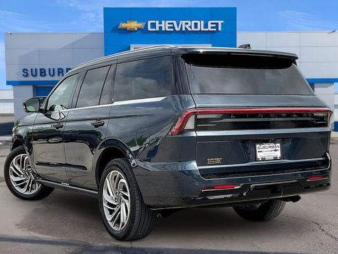 Used 2025 Lincoln Navigator Reserve AWD/4WD image 12