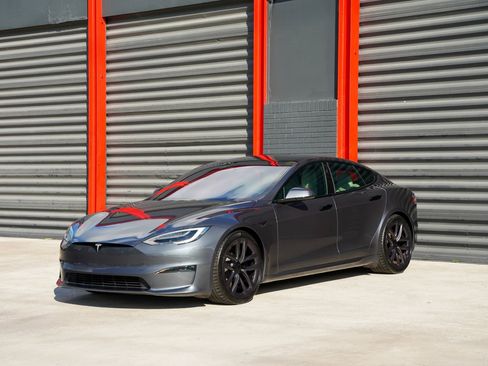 Used 2021 Tesla Model S Plaid image 1