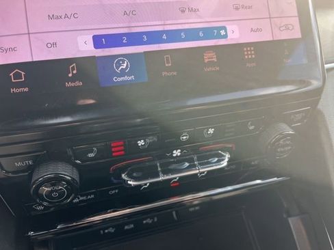 New 2025 Jeep Grand Cherokee Limited w/ Luxury Tech Group II image 29