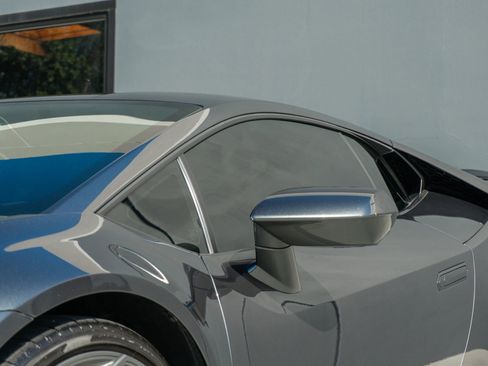 Used 2020 Lamborghini Huracan EVO image 25