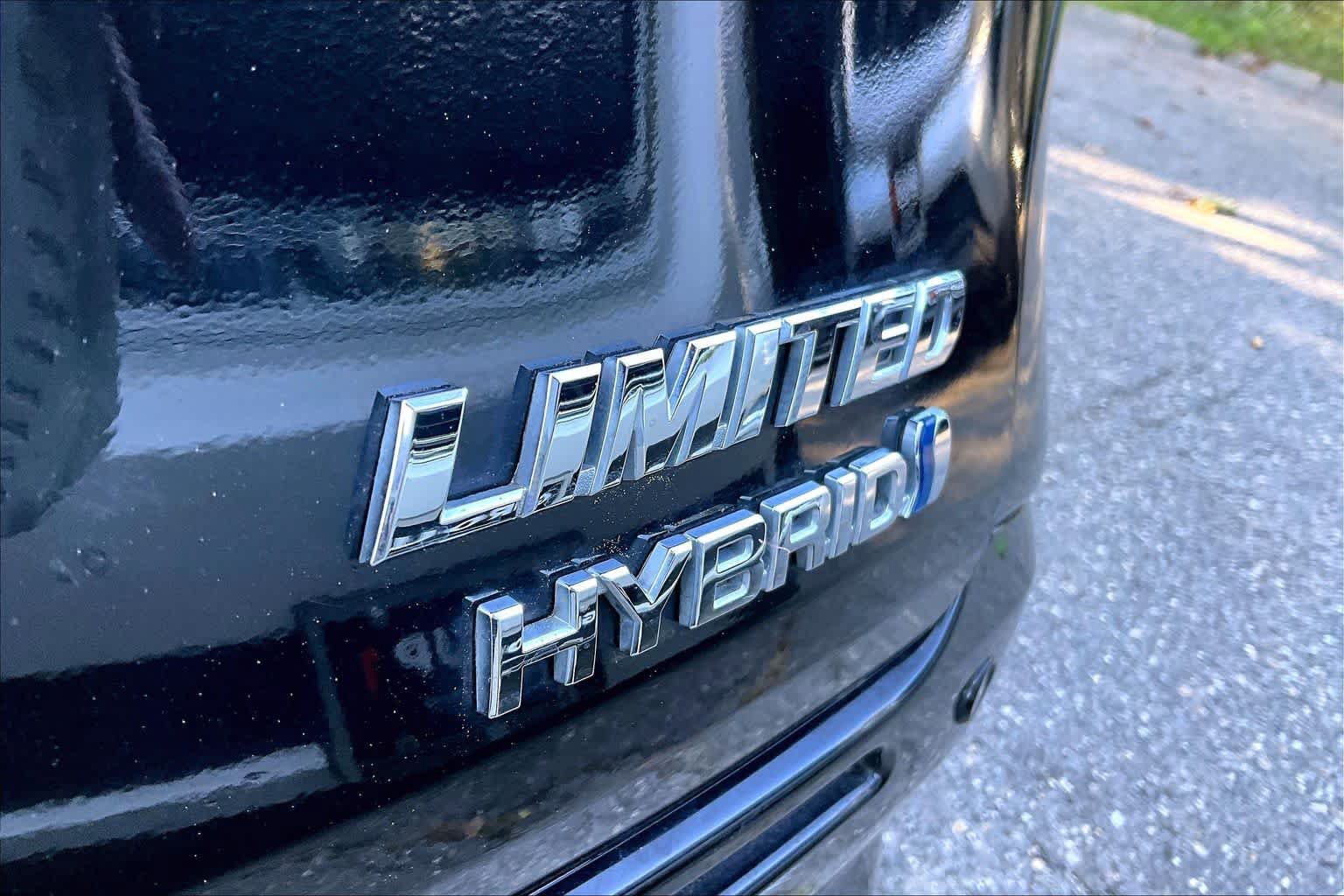 Used 2024 Toyota Sienna Limited AWD/4WD image 10