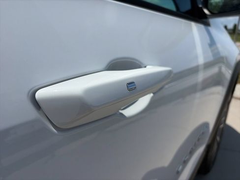 Used 2026 Chevrolet Equinox LT FWD image 24