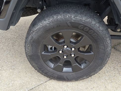 Used 2021 Jeep Gladiator Willys image 7