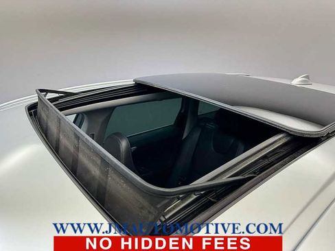 Used 2016 Volvo XC60 T6 w/ Proximity Package image 11