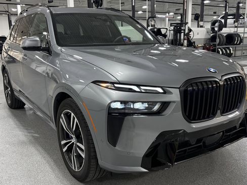 Certified 2026 BMW X7 xDrive40i w/ M Sport Package AWD/4WD image 2