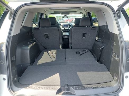 Used 2023 GMC Acadia SLE w/ Driver Convenience Package FWD image 34
