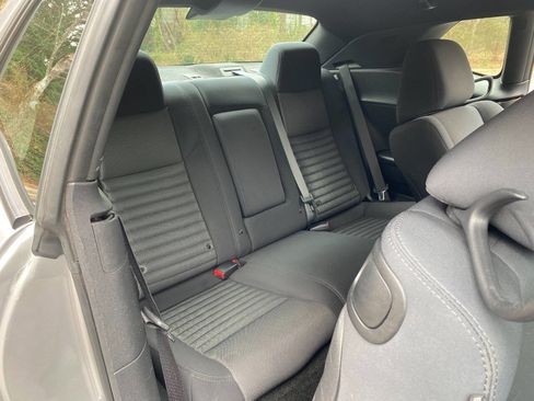 Used 2013 Dodge Challenger SXT image 38