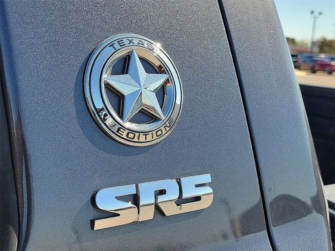 Used 2017 Toyota Tundra SR5 w/ SR5 Upgrade Package image 9