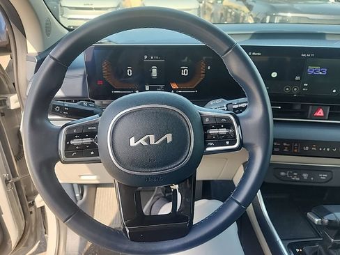 Certified 2025 Kia Carnival EX FWD image 22