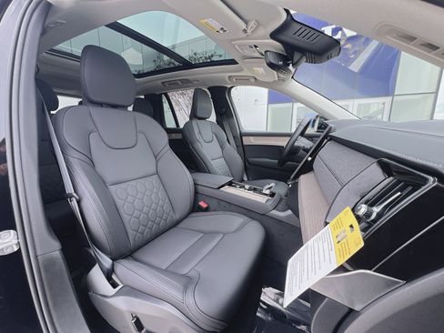 New 2026 Volvo XC90 B6 Plus w/ Protection Package Premier image 36