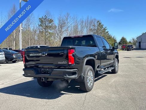 Used 2024 Chevrolet Silverado 2500 High Country w/ Technology Package AWD/4WD image 4
