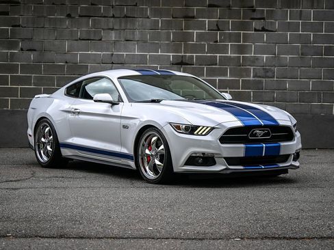 Used 2015 Ford Mustang GT Premium w/ Equipment Group 401A RWD image 2