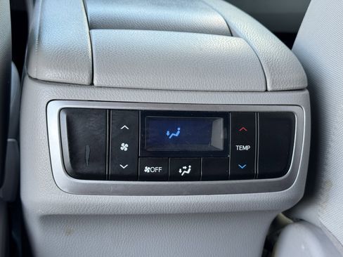 Used 2019 Toyota Highlander LE image 33