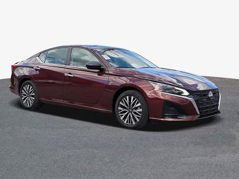 Used 2025 Nissan Altima 2.5 SV FWD image 4