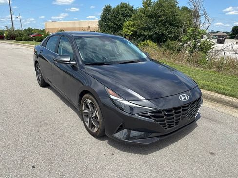 Used 2023 Hyundai Elantra Limited FWD image 2