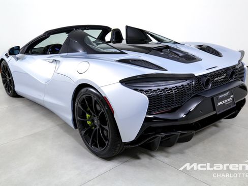 Used 2025 McLaren Artura Spider image 8